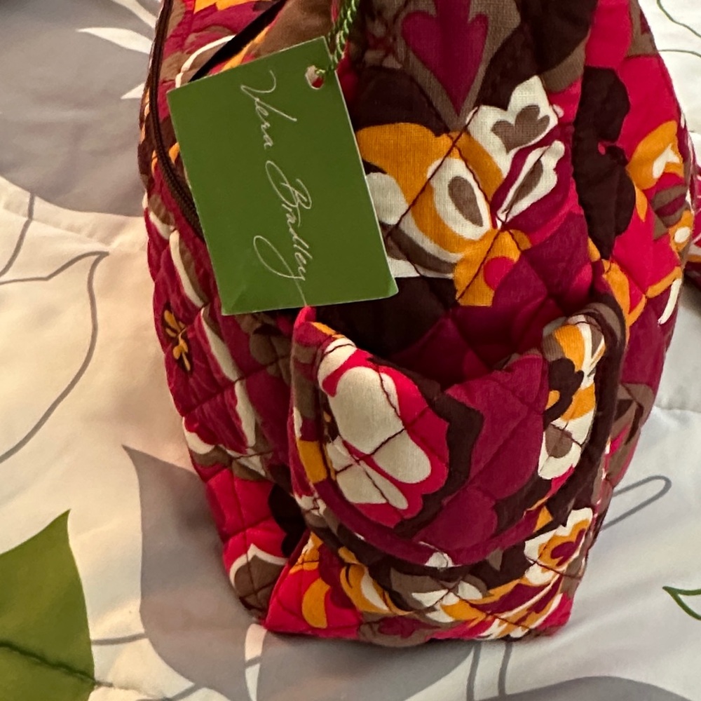 NWT- never been used. Vera Bradley Carnaby Olivia Floral Quilted Shoulder Bag - Picture 4 of 11